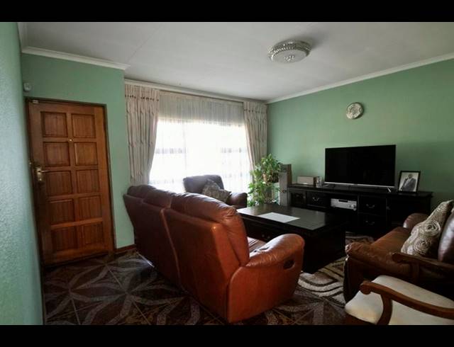 3 BEDROOM HOUSE FOR SALE IN LENASIA SOUTH